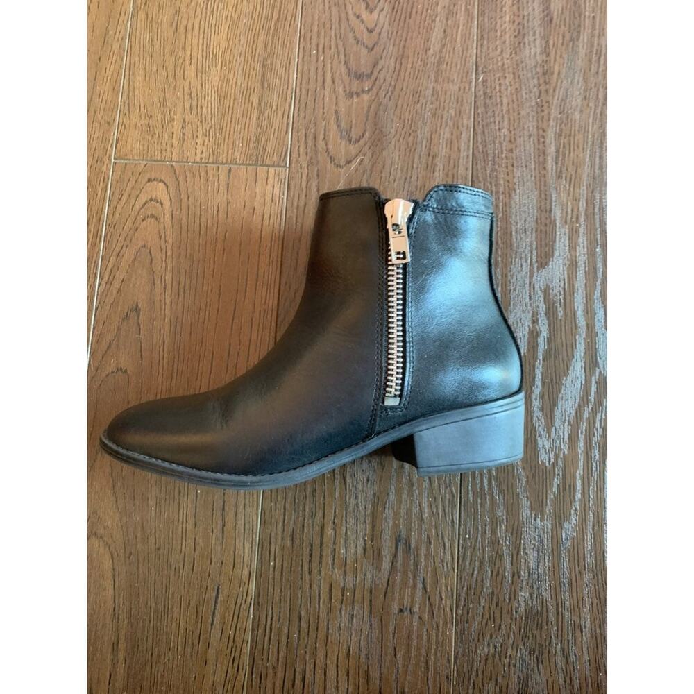 Steve‎ Madden black booties with double zipper